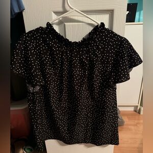 Black and white polka dot blouse

Size: Small